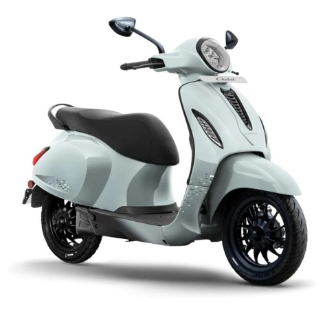 chetak-blue-2909-electric-at-dizzair-big-2